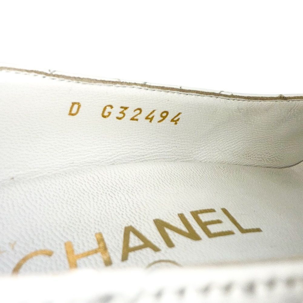 CHANEL White CC Logo Diamond Quilted Black Cap Toe Pumps Size EU37.5 - Picture 6 of 10